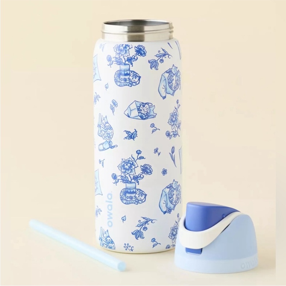 Owala Urban Outfitters Exclusive Delft Cat Print FreeSip 32 oz Water Bottle - Picture 4 of 10